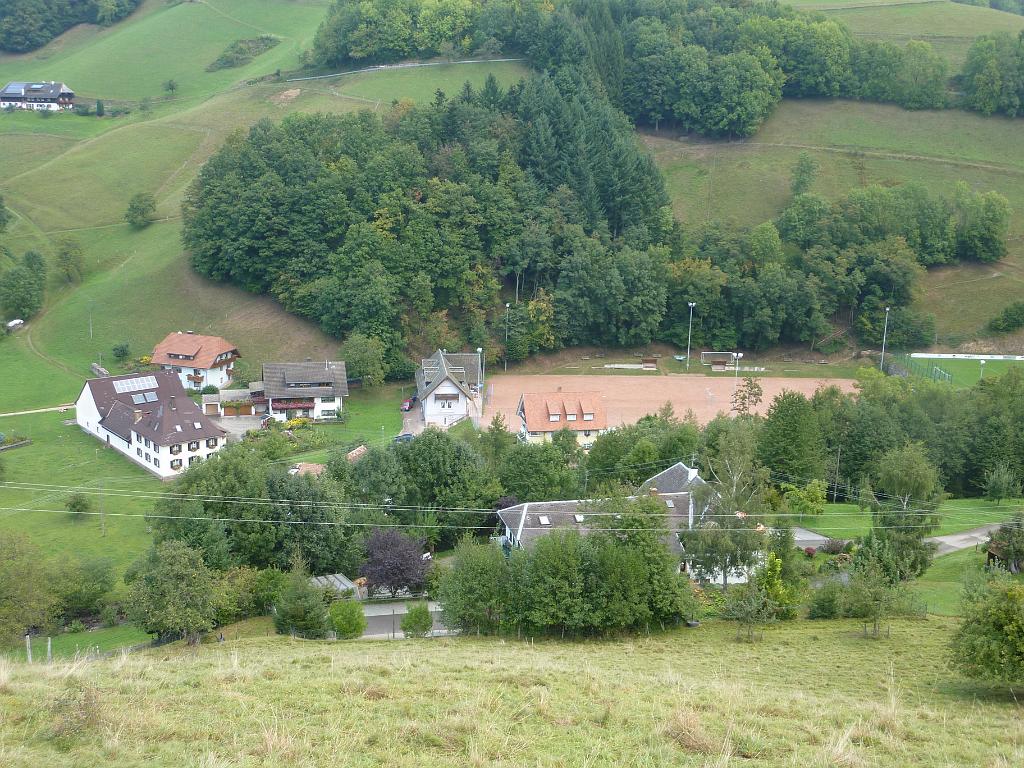 2009-09-20 (04) Blick auf das Sportlerheim Spielweg.JPG